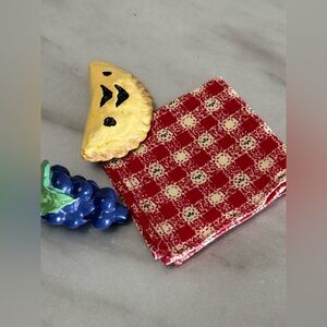 Pleasant Co American Girl Meat Pie, grapes and Napkin From Addy Tin Pail Lunch